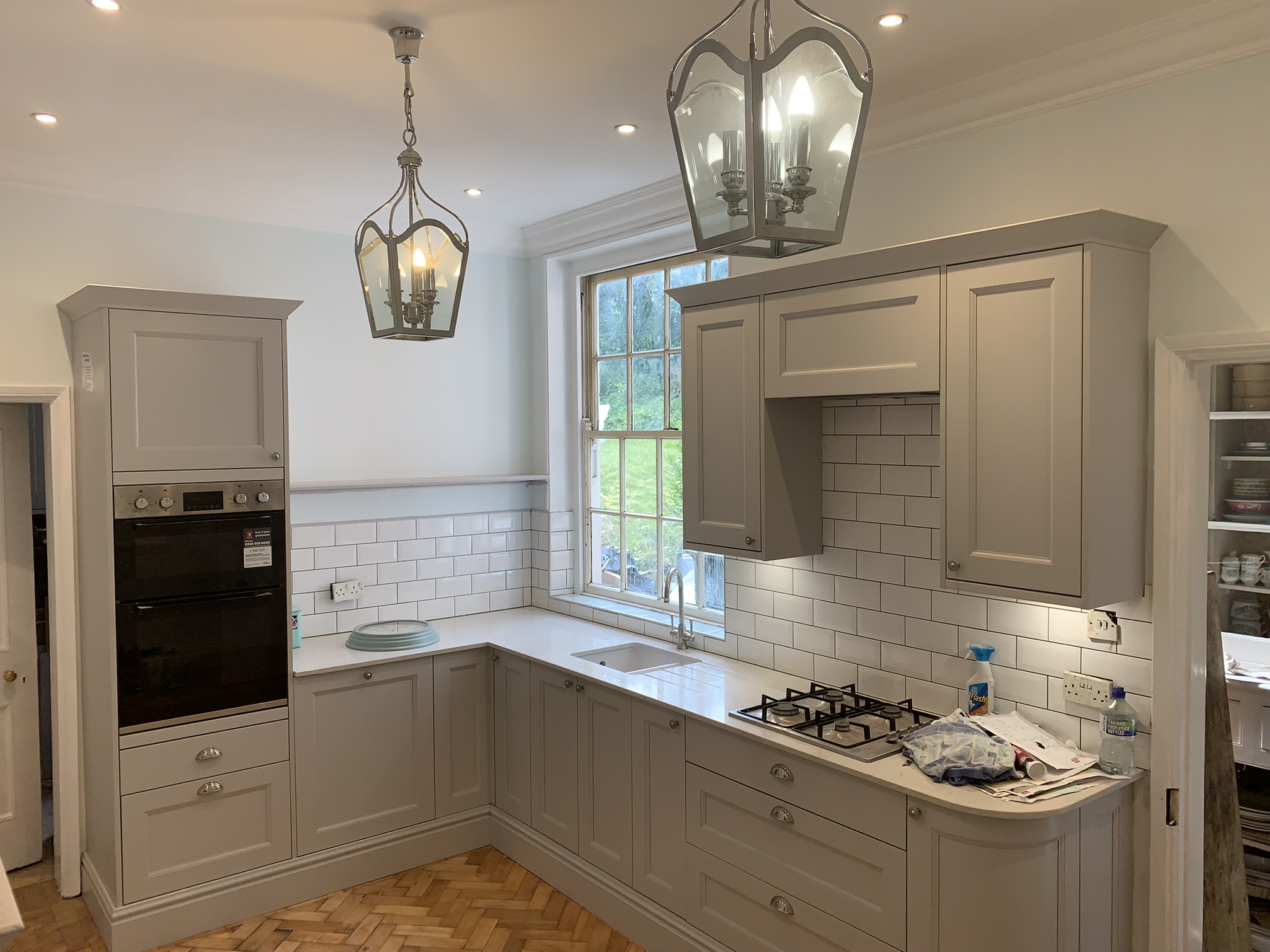 Lukkas Bright kitchen with parquete flooring